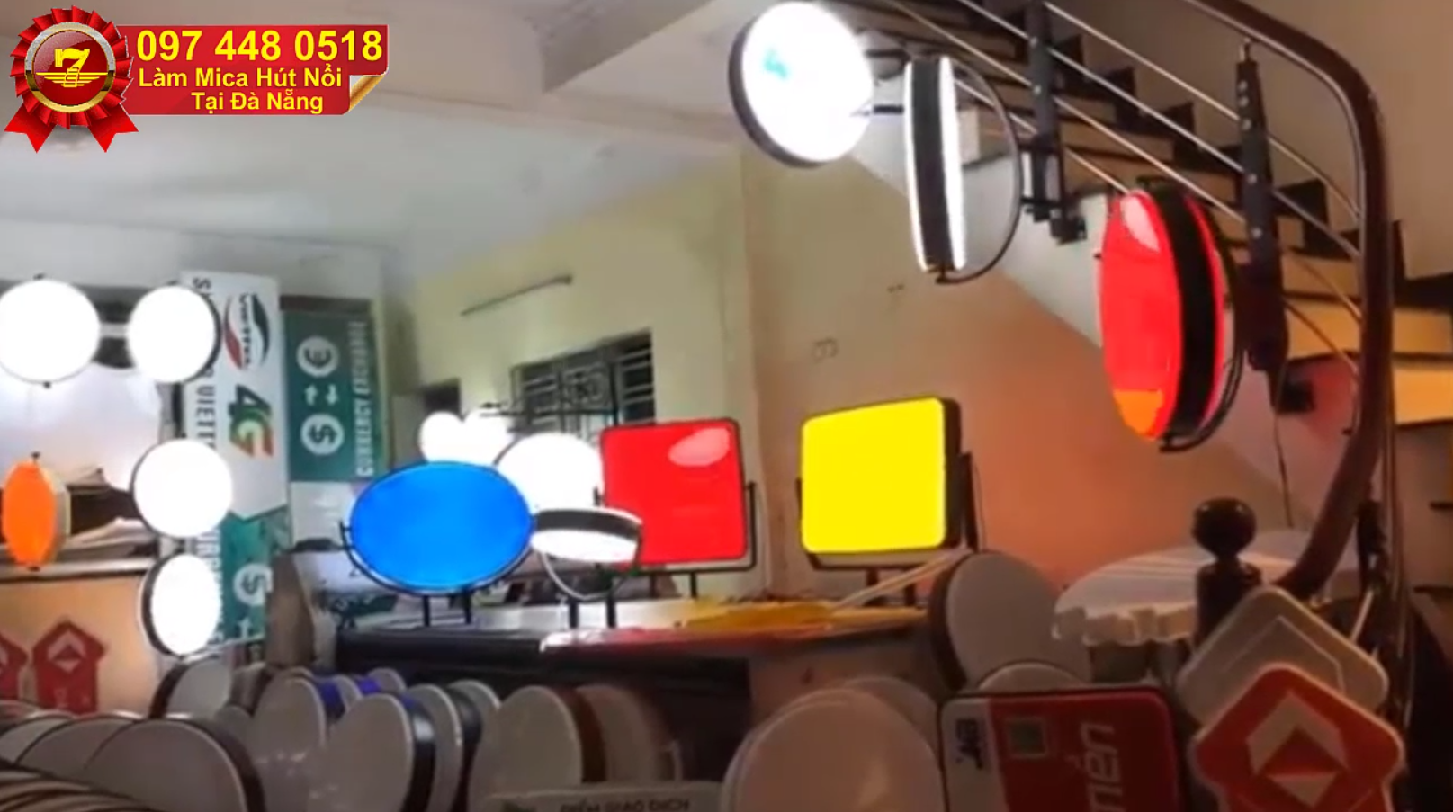 Bán hộp đèn hút nổi có đèn led bên trong giá rẻ nhất tại Đà Nẵng